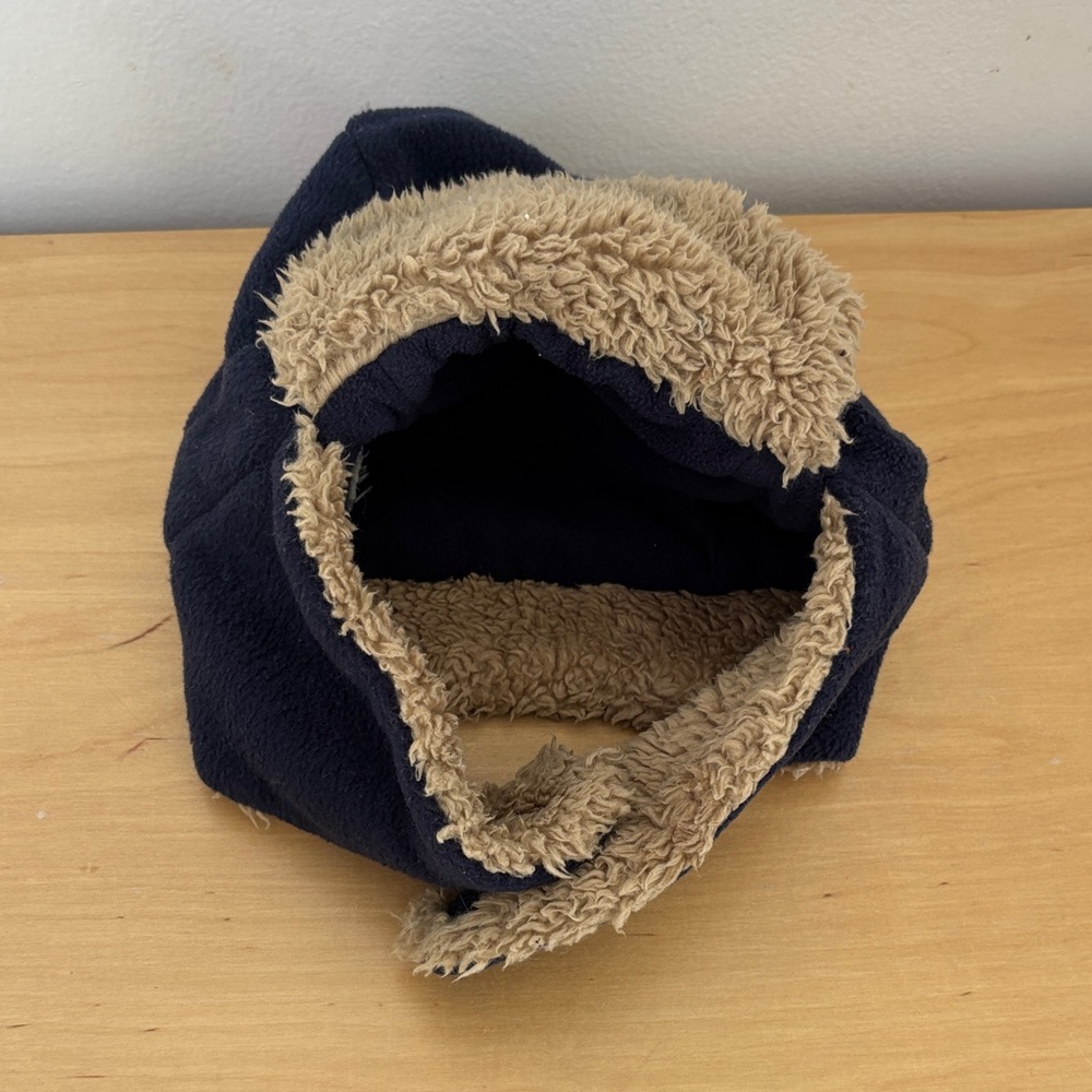 Gap Cozy Navy and Tan Fleece hat